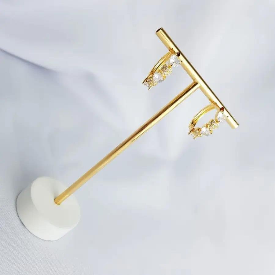 ARGOLA CORAÇÕES CRAVEJADOS|2,2CM|BANHADO EM OURO 18K