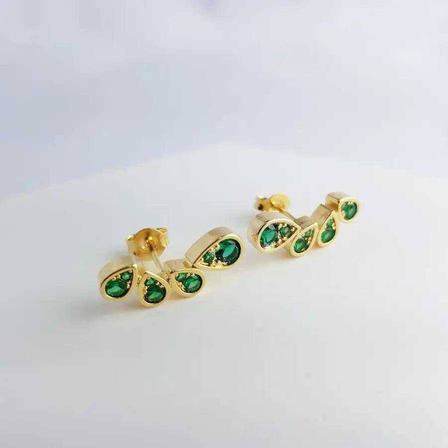 BRINCO EAR CUFF DE GOTAS COM ZIRCÔNIA ESMERALDA|1,9CM|BANHADO EM OURO 18K