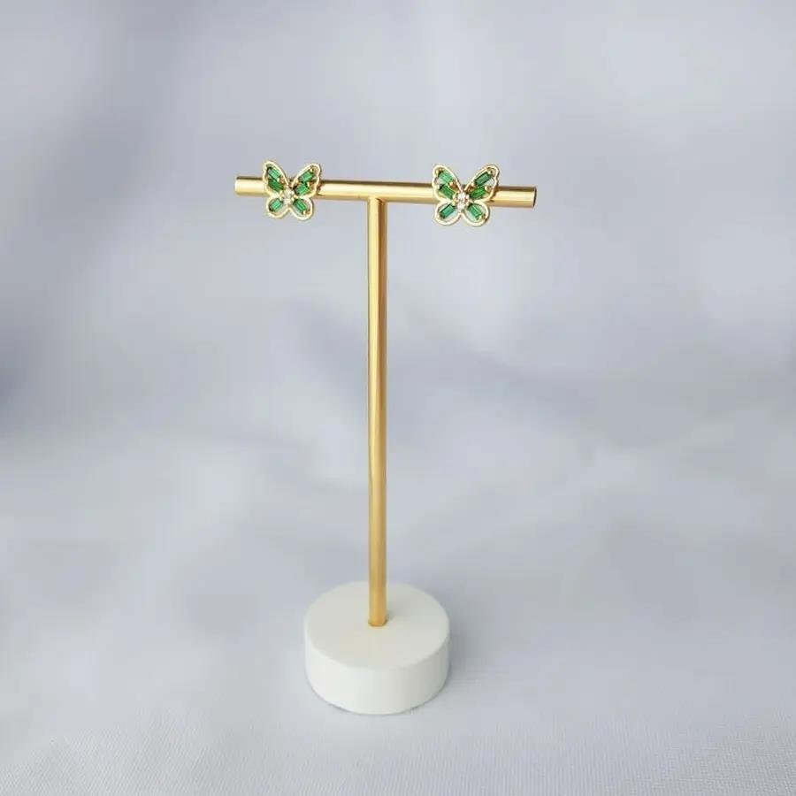 BRINCO BORBOLETA EM BAGUETE ESMERALDA| 1,3CM|BANHADO EM OURO 18K