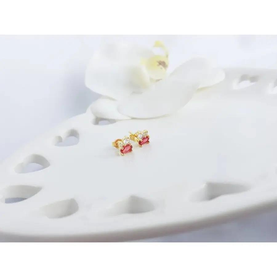BRINCO ZIRC OVAL VERMELHA 2 PTO LUZ CRISTAL| 6MM|BANHADO EM OURO 18K
