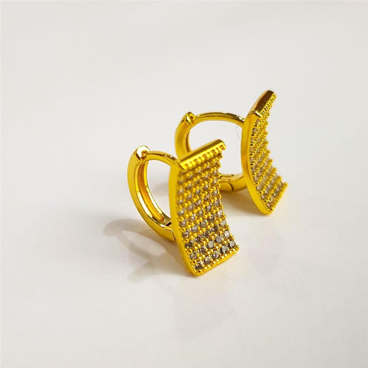 ARGOLA ARO LISO FRENTE 5 FILEIRAS CRAVEJADA | BANHADO EM OURO 18K