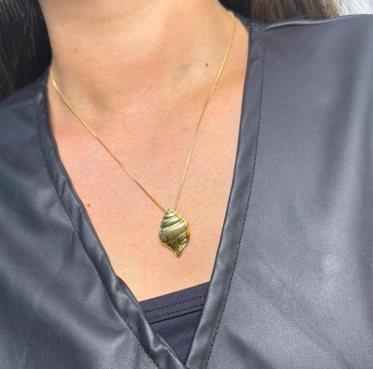 COLAR VENEZIANA PINGENTE CARACOL CONCHA TEXTURIZADA EM LINHAS | BANHADO EM OURO 18K