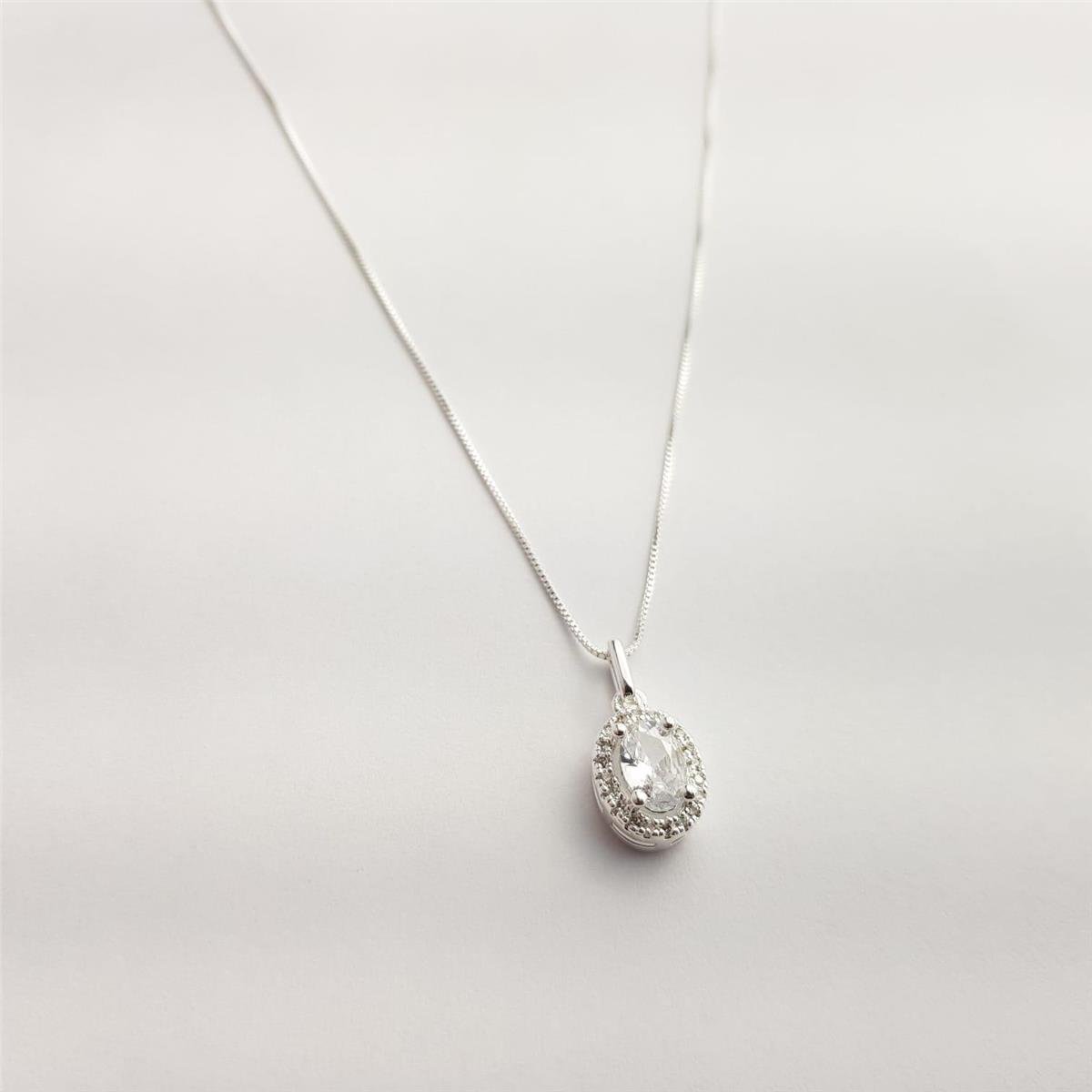 COLAR VENEZIANA PINGENTE CENTRO CRISTAL OVAL REDOR CRAVEJADO ARO LISO LATERAL VAZADA | BANHO DE PRATA
